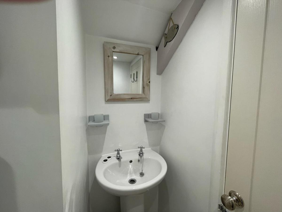Sandown And Cillia Marys 4 Bedroom 3 Plus 1 Saint Teath Exterior photo